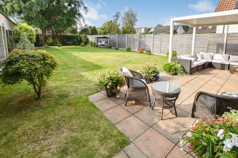 4 bedroom detached house for sale, Kiln Road, Thundersley