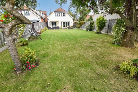 4 bedroom detached house for sale, Kiln Road, Thundersley