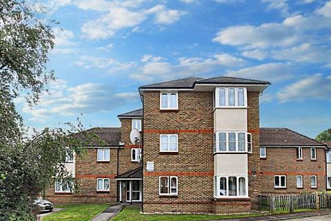 1 bedroom flat for sale, Stirling Grove, Hounslow TW3