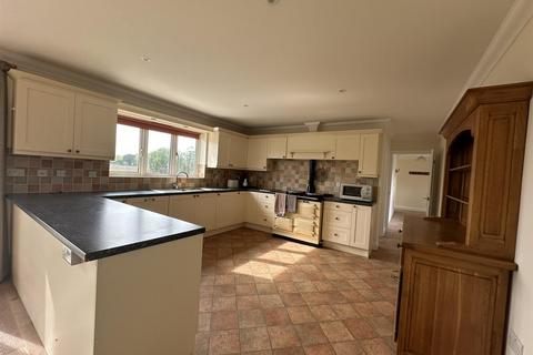 3 bedroom bungalow to rent, Scotts Hall Road, Rochford, SS4