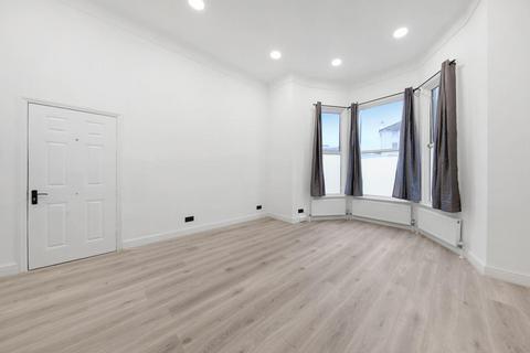 3 bedroom flat to rent, Willesden Lane, London, NW6