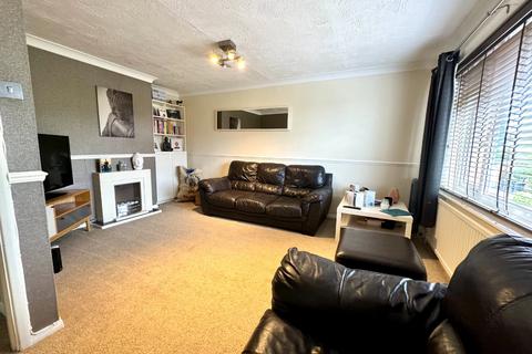 2 bedroom maisonette for sale, Canterbury Close, Luton