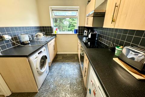 2 bedroom maisonette for sale, Canterbury Close, Luton