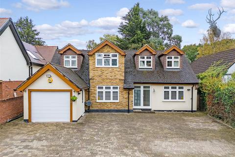 5 bedroom detached house to rent, Bournebridge Lane, Stapleford Abbotts RM4