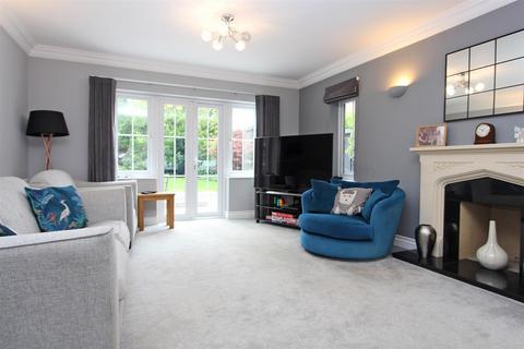 7 bedroom detached house to rent, Tadworth