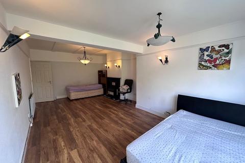 1 bedroom in a house share to rent, High Worple, Harrow HA2