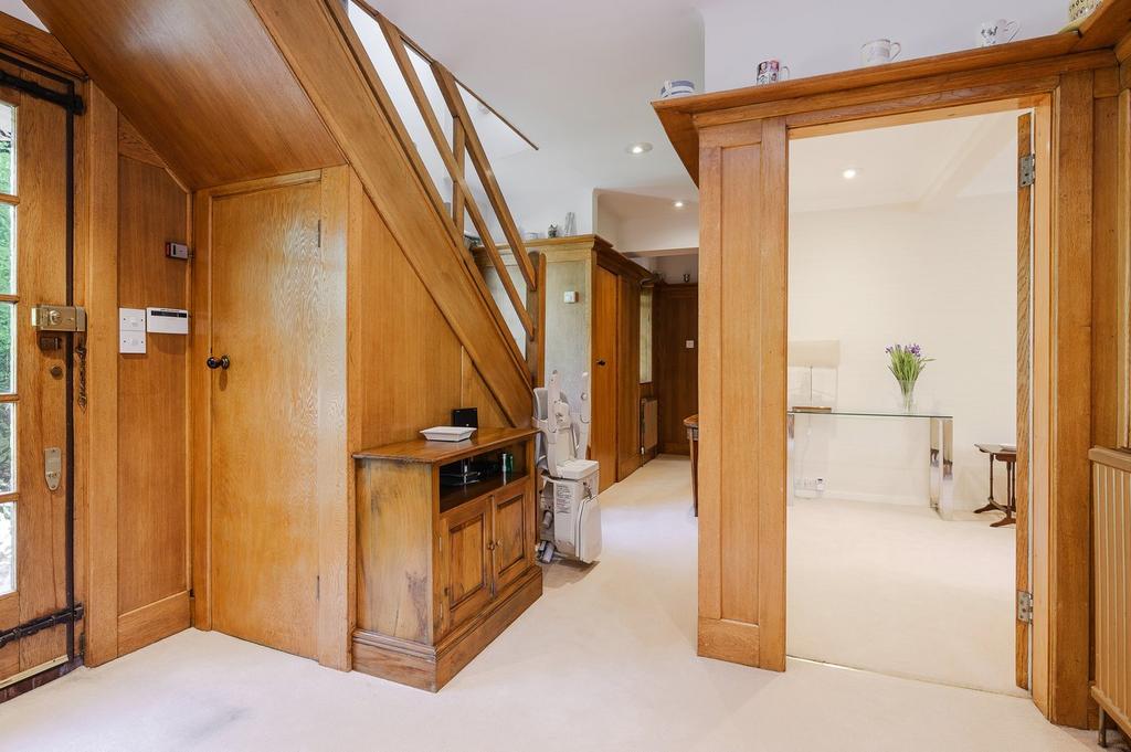 Mizen Way, Cobham, KT11 4 bed detached house for sale £1,595,000