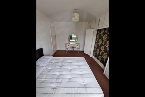 1 bedroom in a house share to rent, Church Lane, London