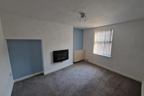 2 bedroom flat to rent, Kenwyn Street, Truro