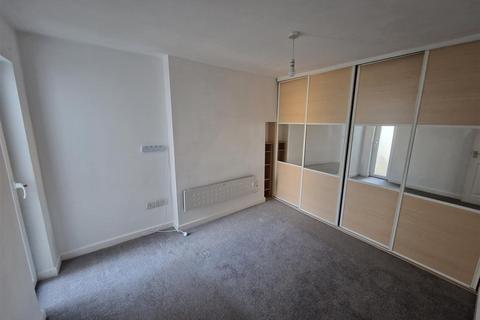 2 bedroom flat to rent, Kenwyn Street, Truro