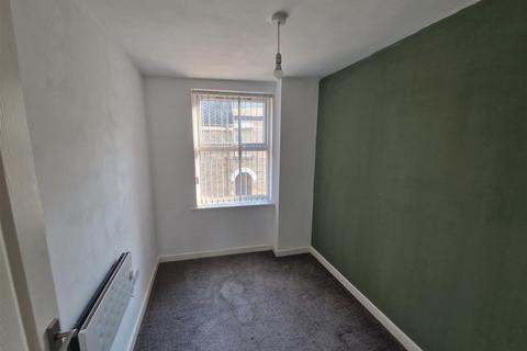 2 bedroom flat to rent, Kenwyn Street, Truro