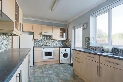 3 bedroom terraced house for sale, Braemar Avenue, Hull, HU6 7UE