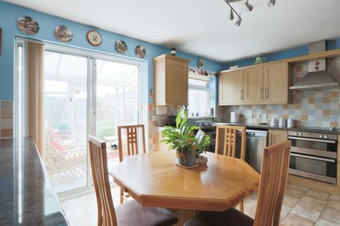 3 bedroom semi-detached house for sale, Warwickshire Close, Hull, HU5 5XF