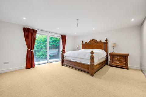 Flat 2, Valley Heights The Mount, Warlingham, CR6 9JF