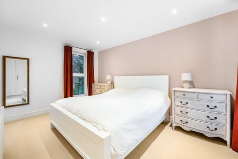Flat 2, Valley Heights The Mount, Warlingham, CR6 9JF