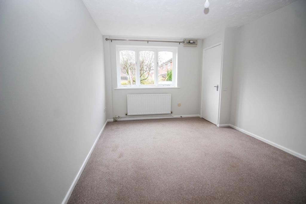 Hartley Meadows, Hampshire RG28 2 bed terraced house to rent £1,350