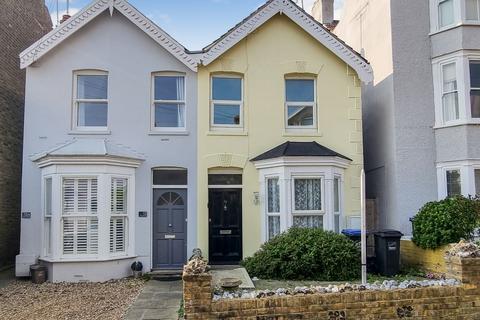 17 Alexandra Road, Broadstairs, CT10 1EP