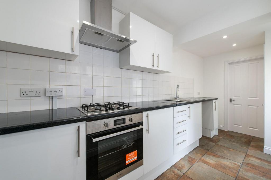 High Street, 3 bed terraced house for sale £300,000