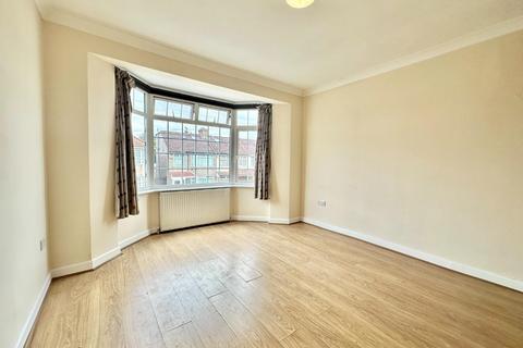 1 bedroom in a house share to rent, Manor Avenue, Hounslow TW4