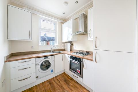 2 bedroom flat to rent, Mafeking Avenue, Ilford IG2