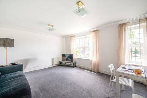 2 bedroom flat to rent, Consort House, Mill Hill, London, NW7