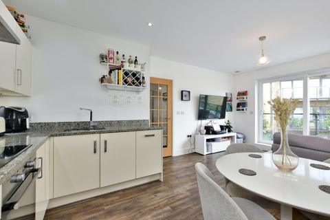 2 bedroom flat for sale, The Embankment, Nash Mills Wharf, HP3