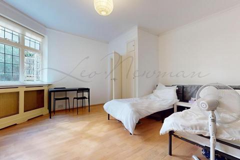 Studio to rent, Judd Street, Bloomcbuy, WC1