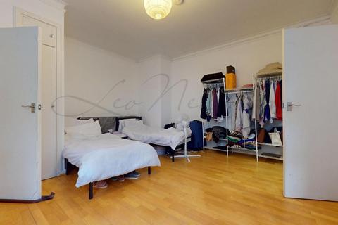 Studio to rent, Judd Street, Bloomcbuy, WC1