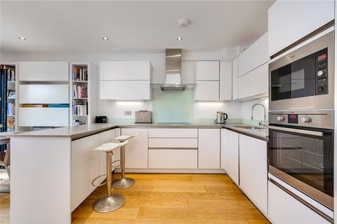 3 bedroom mews to rent, Wendell Mews, London W12