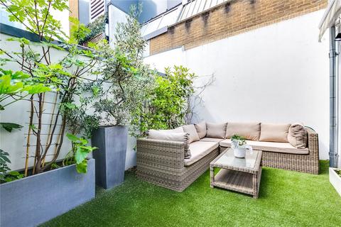 3 bedroom mews to rent, Wendell Mews, London W12