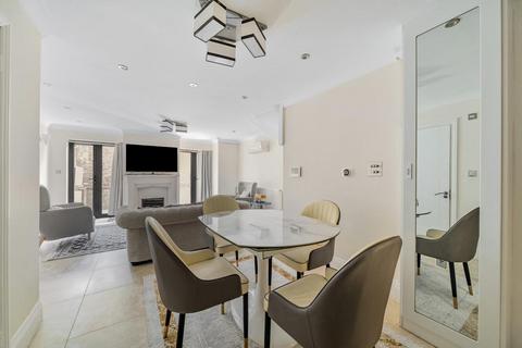 22 Abinger Mews, London, W9 3SP