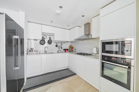 22 Abinger Mews, London, W9 3SP