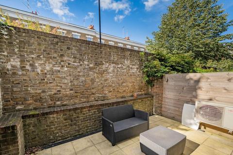 22 Abinger Mews, London, W9 3SP