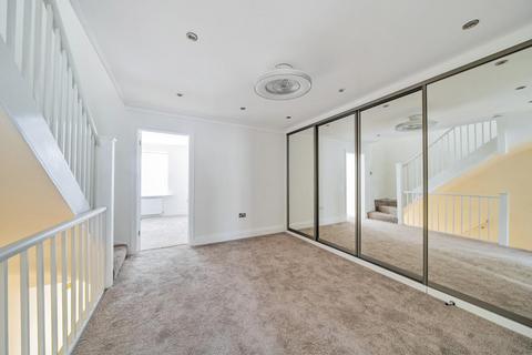 22 Abinger Mews, London, W9 3SP