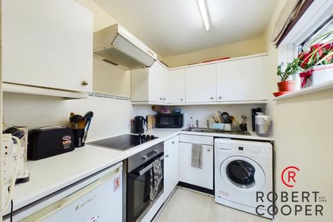 Studio to rent, Rabournmead Drive, Northolt, UB5