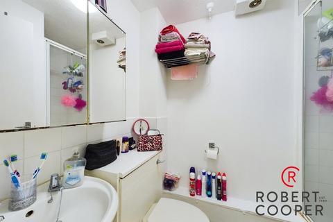 Studio to rent, Rabournmead Drive, Northolt, UB5