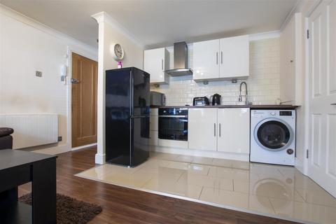 1 bedroom flat for sale, Waverley Road, Enfield