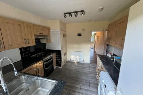 4 bedroom end of terrace house to rent, Cowbridge Lane, Barking IG11