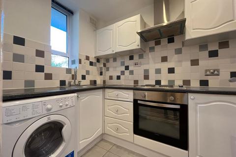 1 bedroom house to rent, Dennington Park Road, London