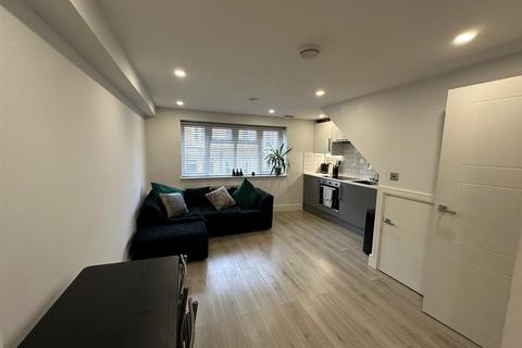 Studio to rent, 102 King Street, Maidstone