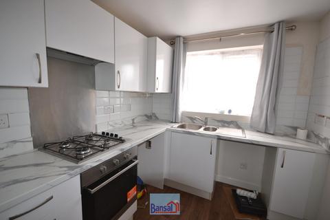 2 bedroom end of terrace house to rent, John Barrett Way, CV2