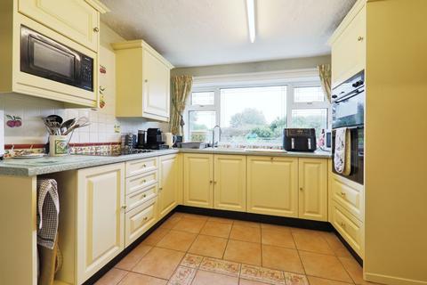 3 bedroom detached bungalow for sale, Barrow Road, Barton-Upon-Humber, DN18 6DA