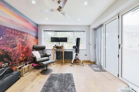 9 Bakersfield, Wrawby, Brigg, DN20 8SZ