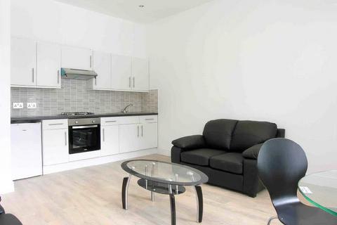 2 bedroom flat to rent, Minster Road, West Hampstead