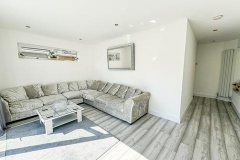 3 bedroom chalet for sale, Sutton Court Drive, Rochford