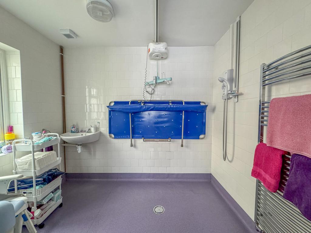 Bed 2 wet room