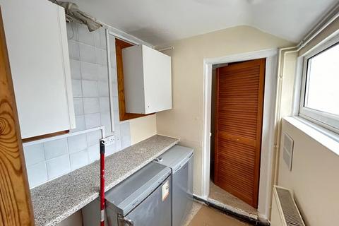 2 bedroom terraced house to rent, Knighton Fields Road West, Leicester