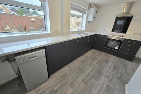 4 bedroom semi-detached house to rent, Verwood Close, Stockton-On-Tees