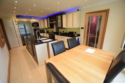 4 bedroom link detached house for sale, Lees Bank Hill, Keighley BD22