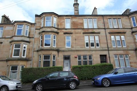 3 bedroom apartment to rent, Herriet Street, Glasgow G41